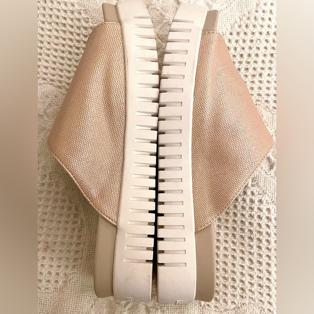 ILSE JACOBSEN HORNBÆK TULIP SANDAL, in Platinum,New without box, tags